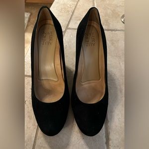 Naturalizer Michelle Black Suede pumps. 9M. New never used. 3 inch heal.